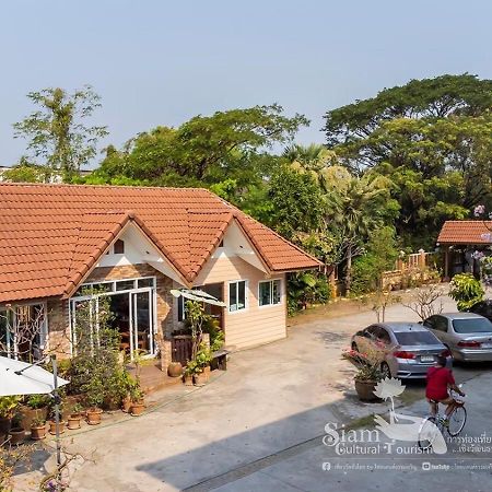 Klang Muang River Home Пхетчабун Экстерьер фото