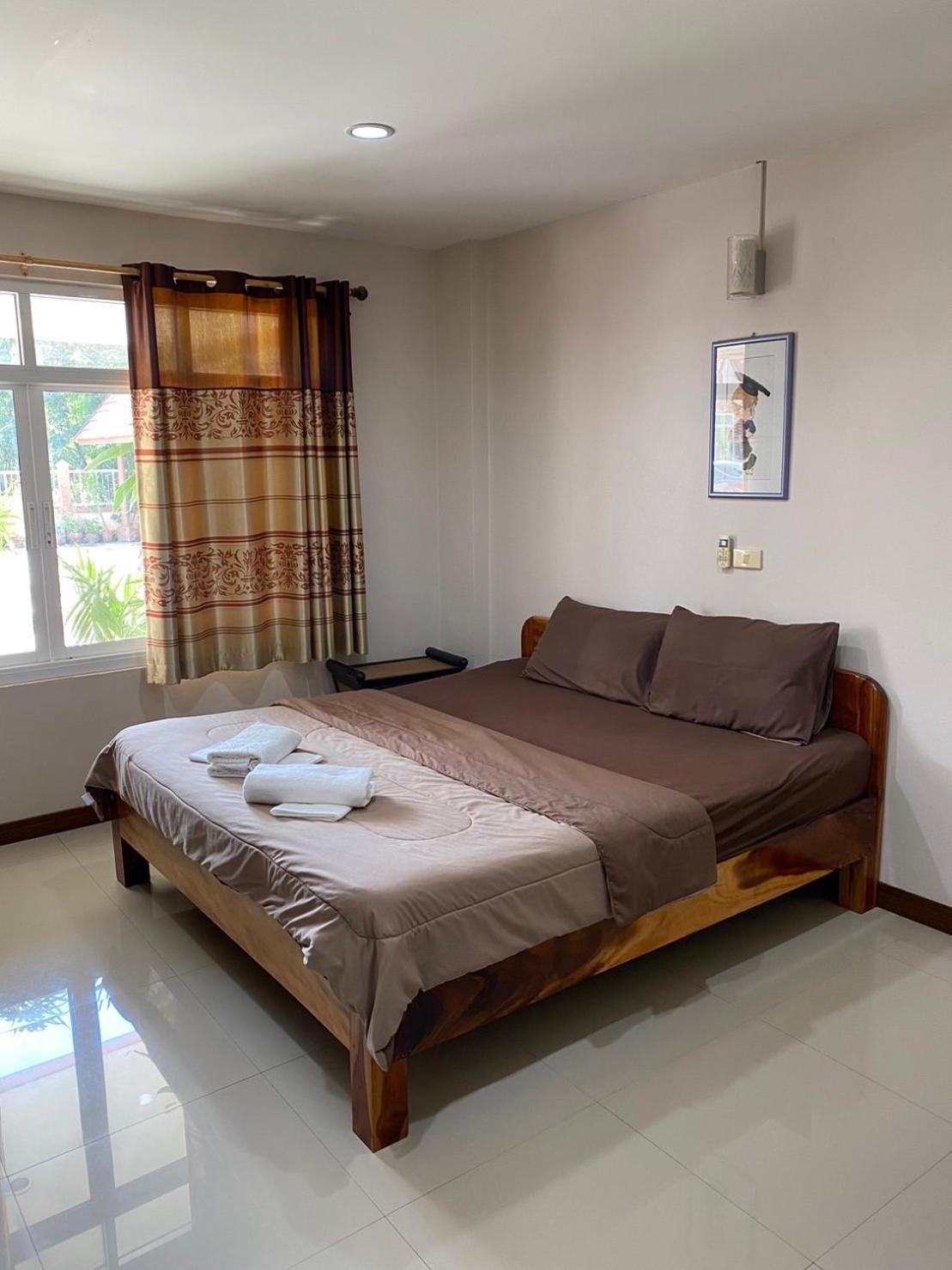 Klang Muang River Home Пхетчабун Экстерьер фото